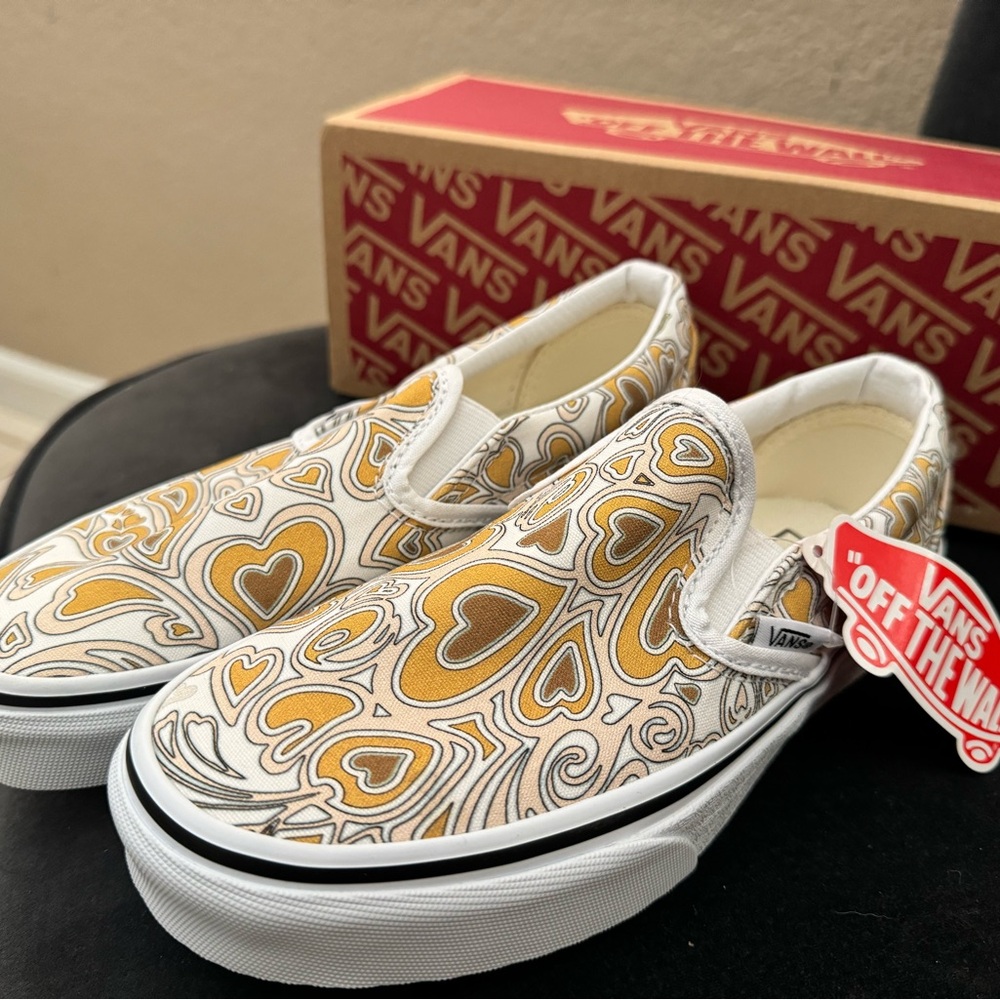 New. Never worn.